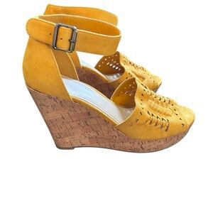 Marc Fisher Batini Sunflower Yellow Faux Suede Lasered Cork Wedge 3.5 Heel 8.5M